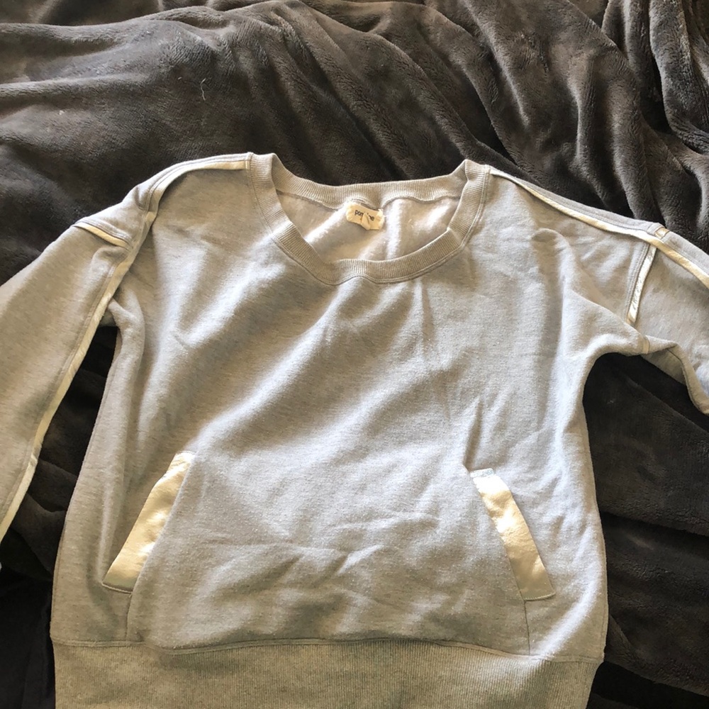 Gray sweatshirt with metallic detailing